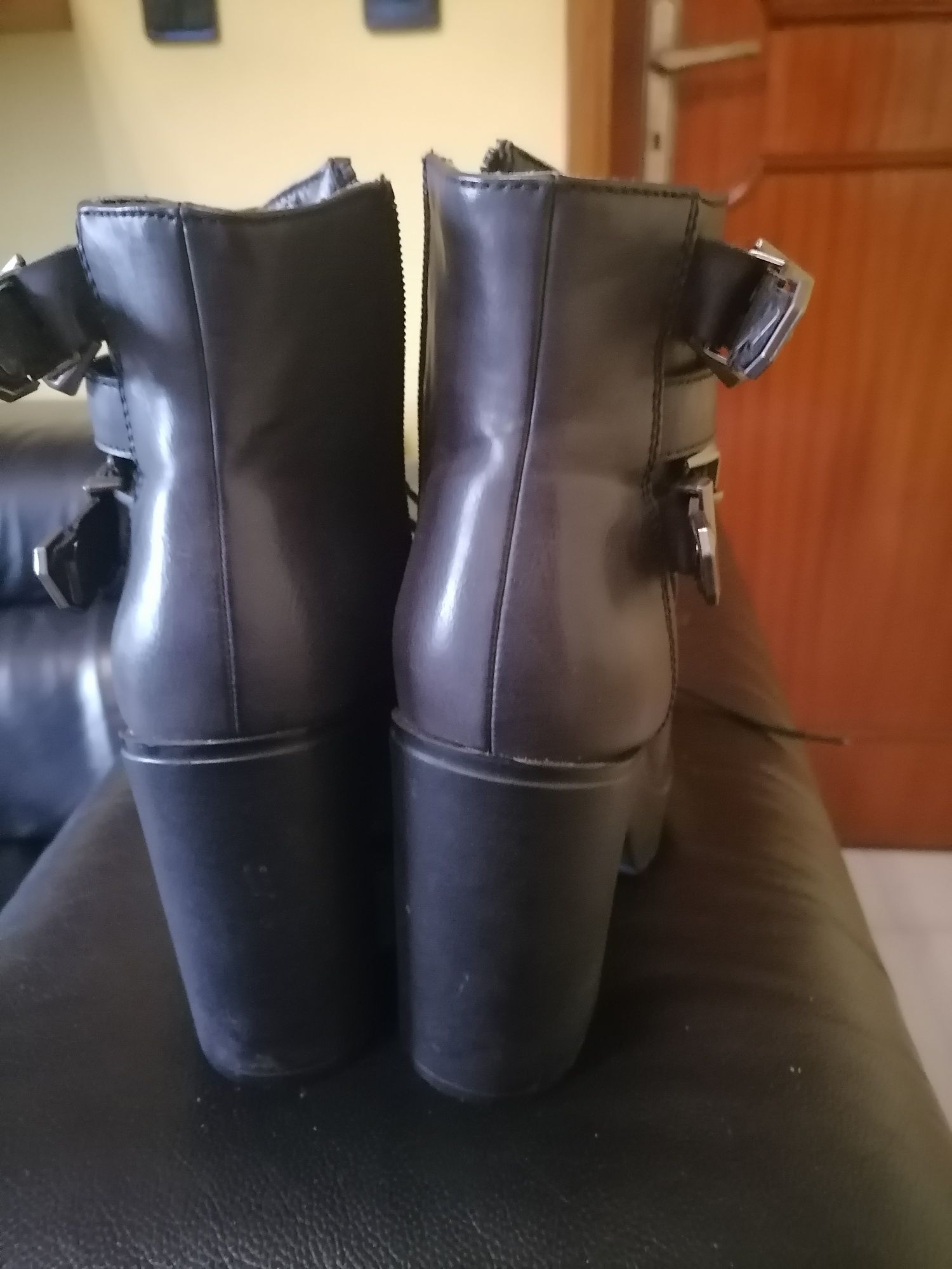 Botas pretas altas
