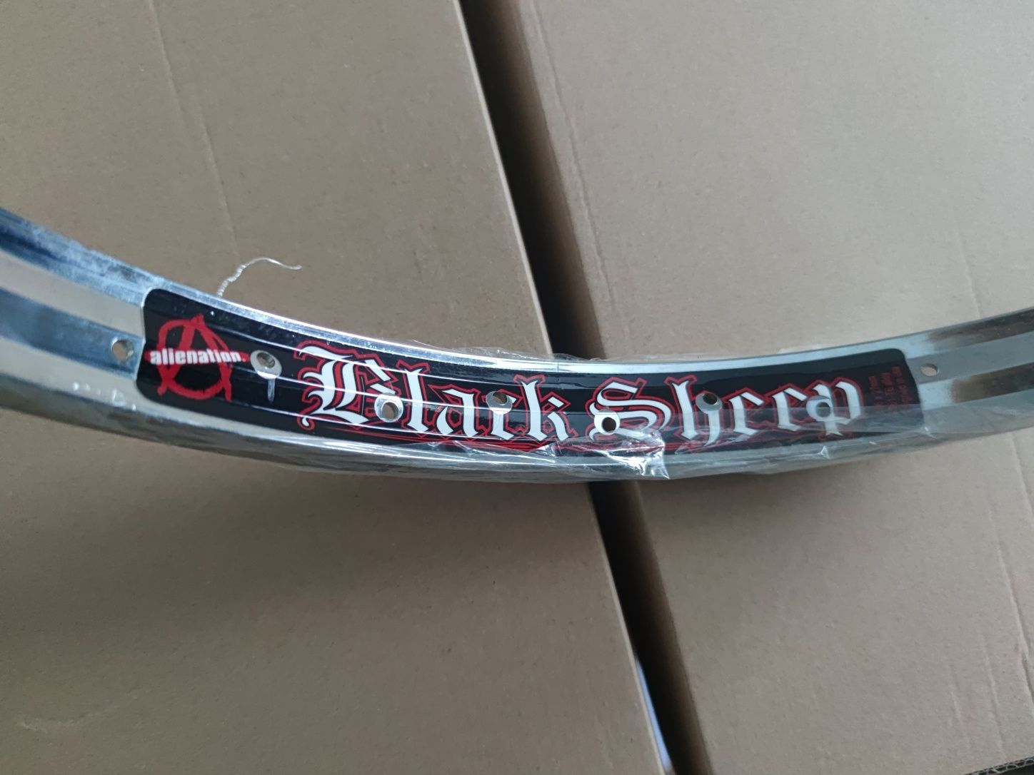 Obręcz Alienation Black Sheep Chrome 36H