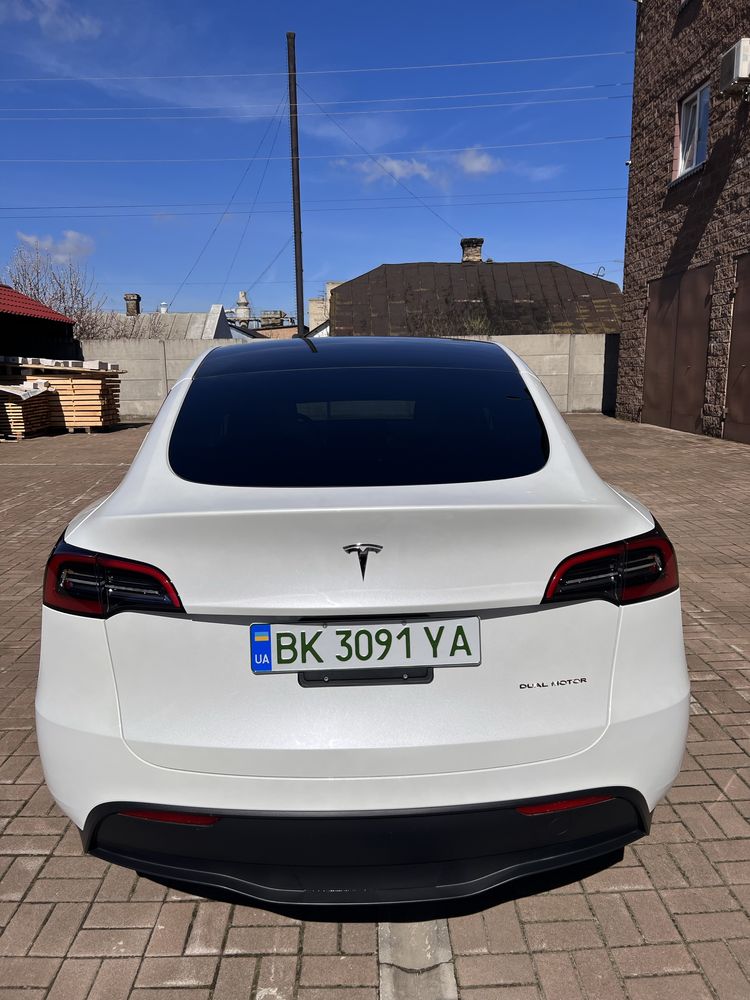 Tesla Y 2023 7-місна