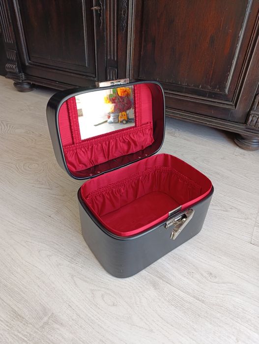 Kuferek na kosmetyki plus kluczyk