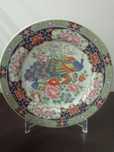 Belo prato de porcelana japonesa
