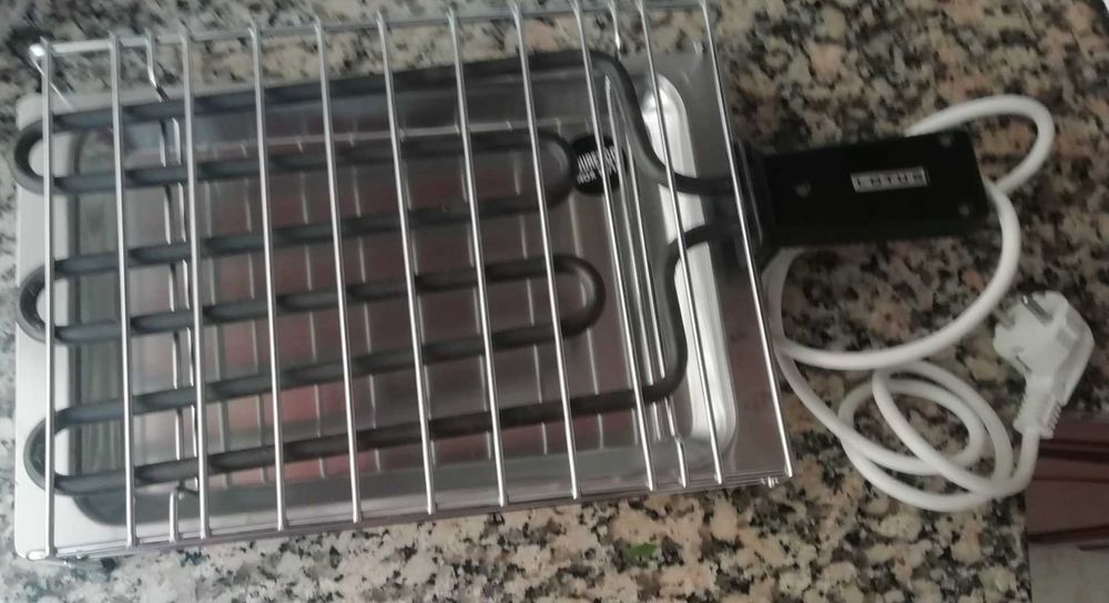 2 Grelhadores eléctricos - 1 Novo e 1 em otimo estado