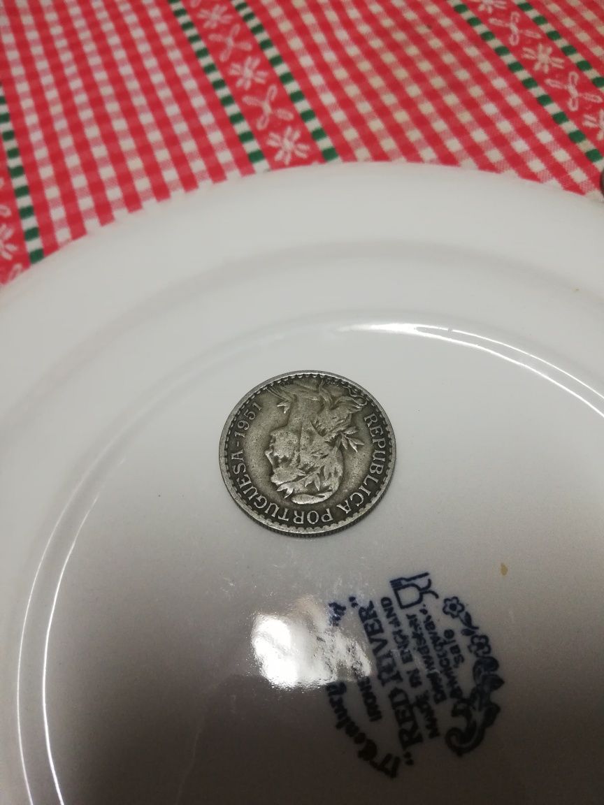 Vendo moedas antigas. Tenho com data mais antiga.