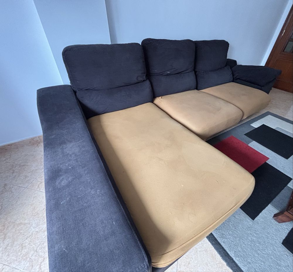 Sofá e mesa de centro