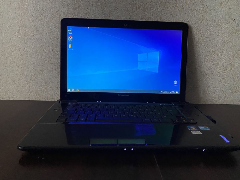 Lenovo Ideapad Y560/i3 M350/4 GB/ 320 HDD/АMD Radeon HD 5000 (1gb)