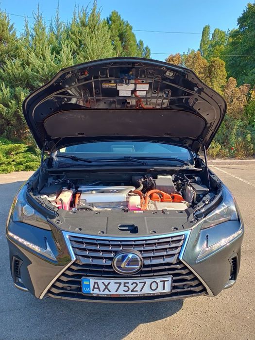 Продаю Lexus nx 300h