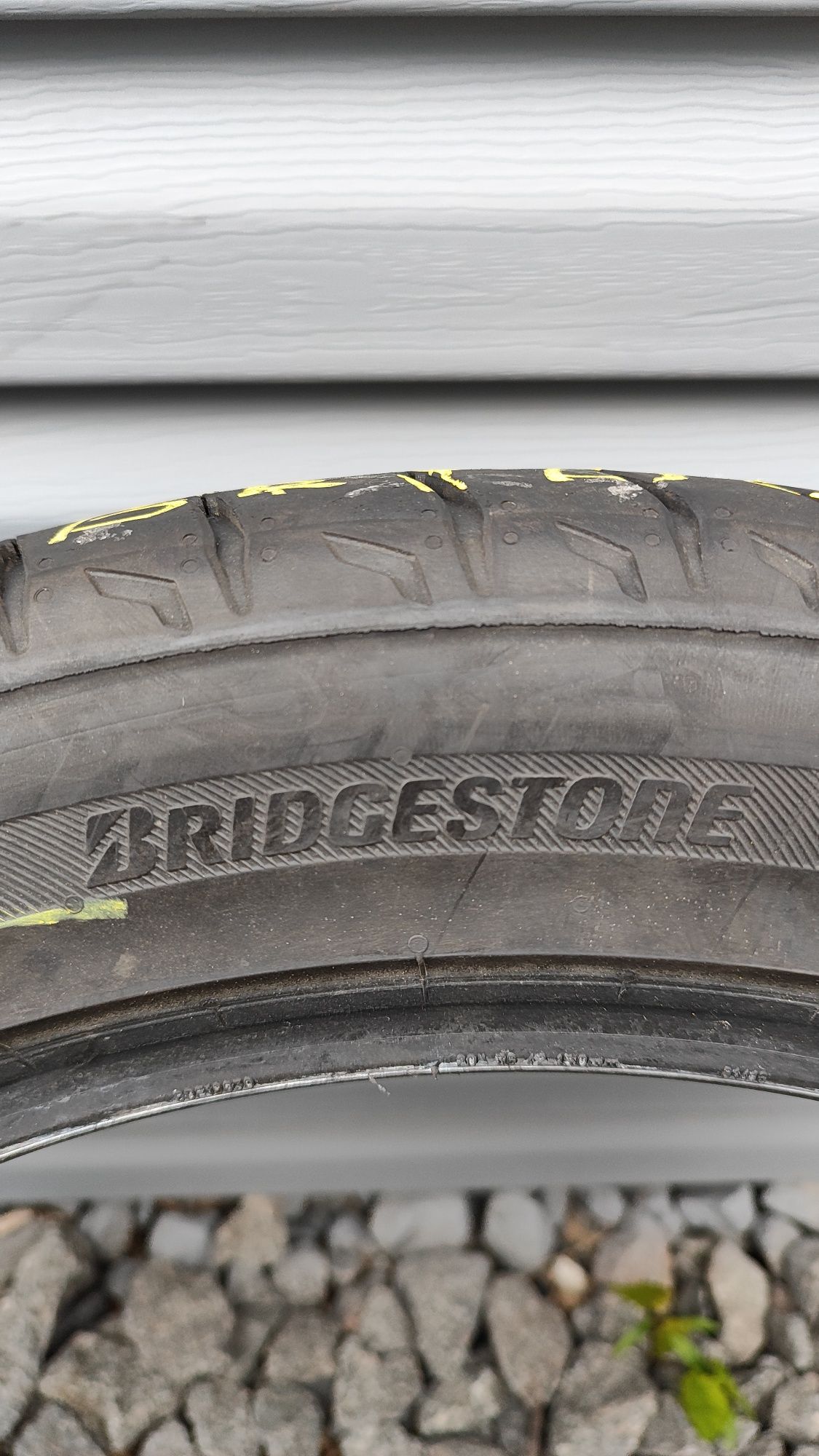 Шини Bridgestone літні 255/45 R20 255*45 20