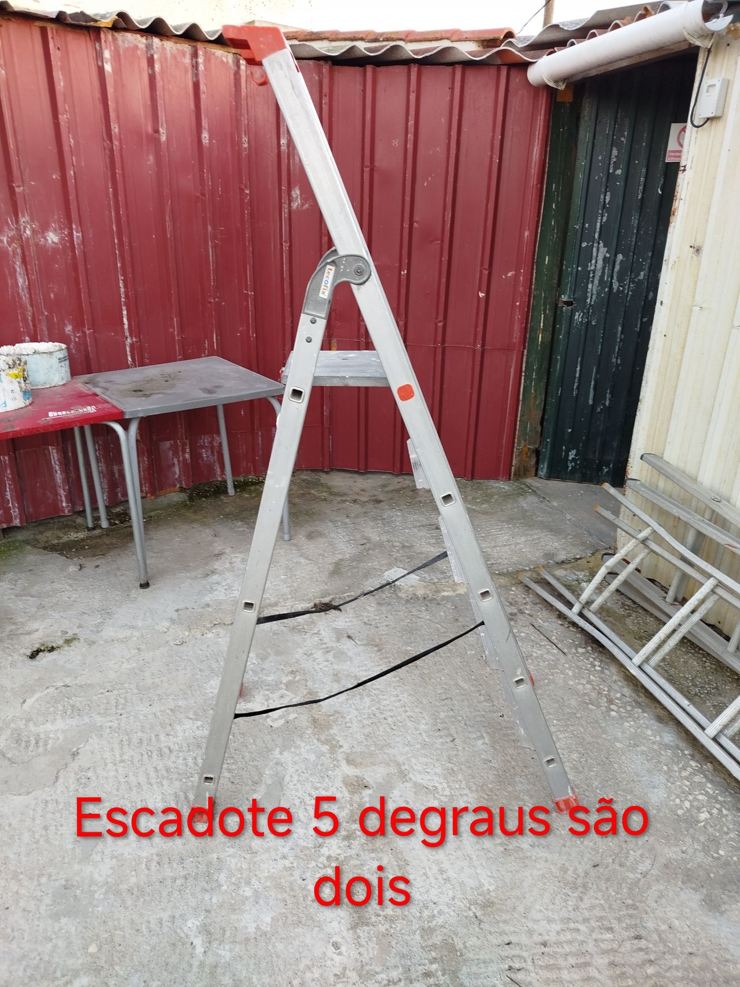 Vende-se conjunto de máquinas e ferramentas