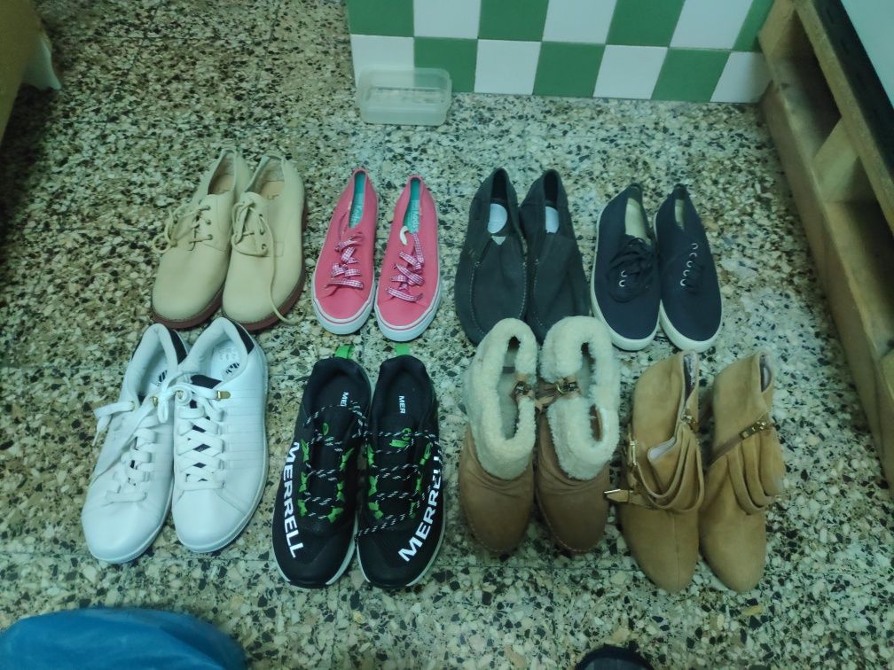 Sortido de material para venda em Feira.
