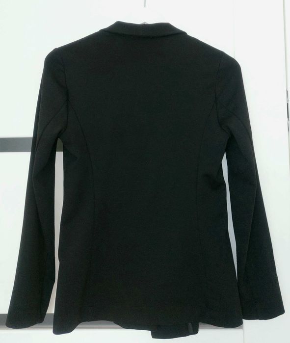 Czarna taliowana marynarka Orsay