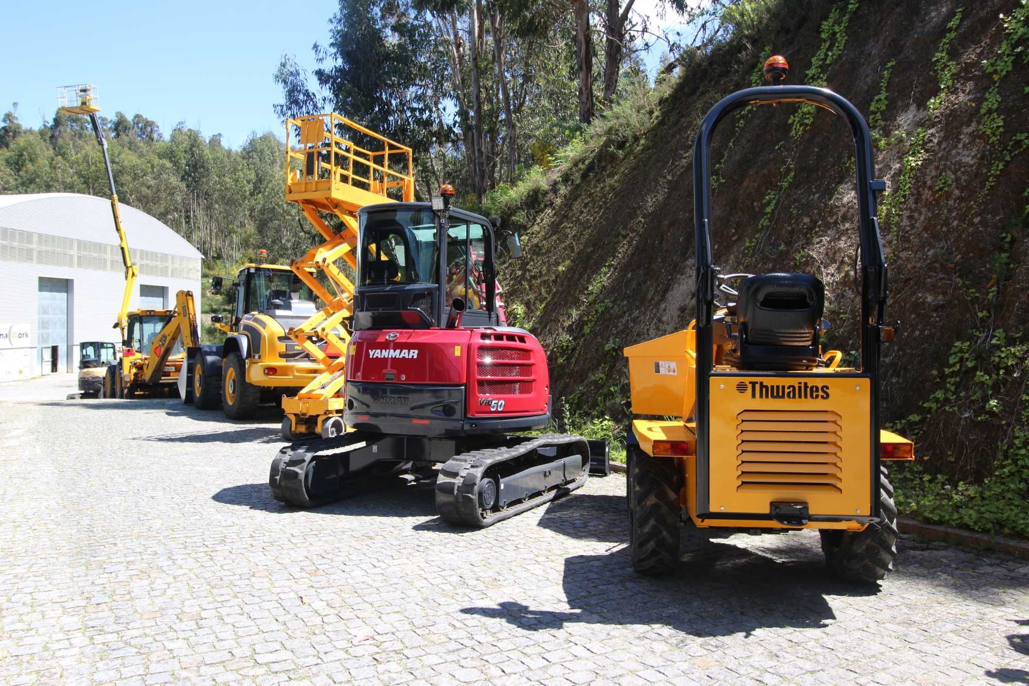 Dumper Thwaites todo terreno  4x4  2.3 toneladas (como novo)