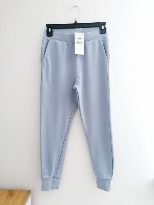 4F Nowe spodnie 140-146 cm dresy joggersy bawełniane pudrowy róż