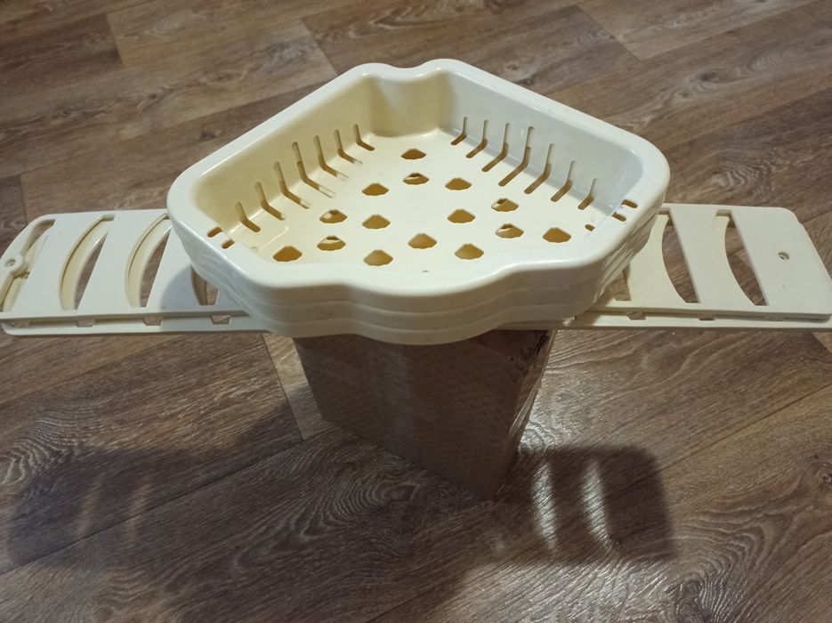 Полка в ванную 3- ярусная.