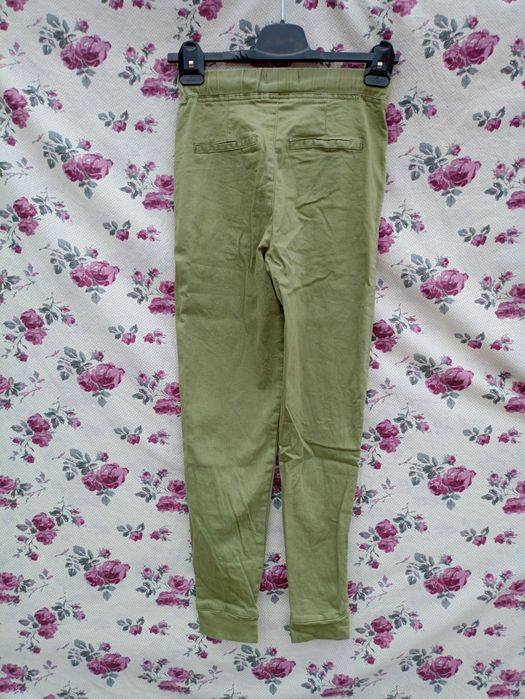 Zielone spodnie sportowe