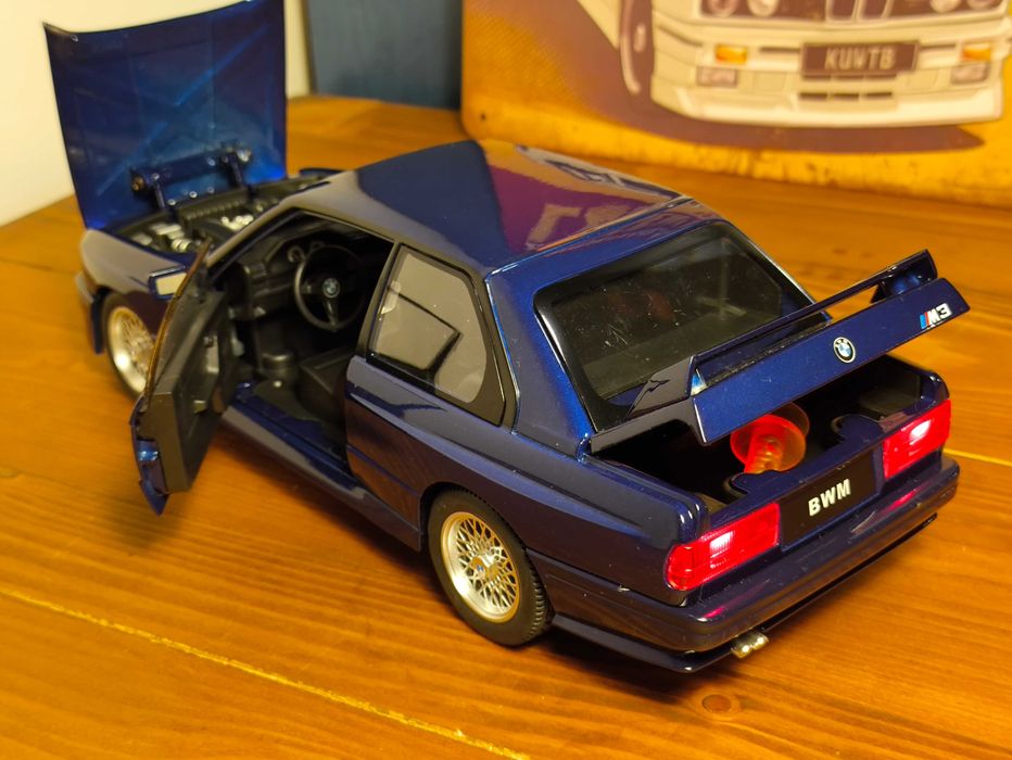 Model BMW M3 e30 w skali 1:24