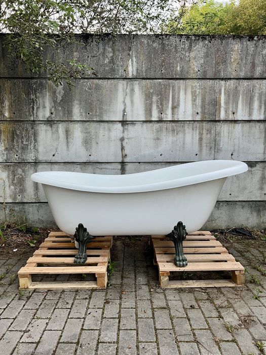 Wolnostojąca wanna retro lwie nogi