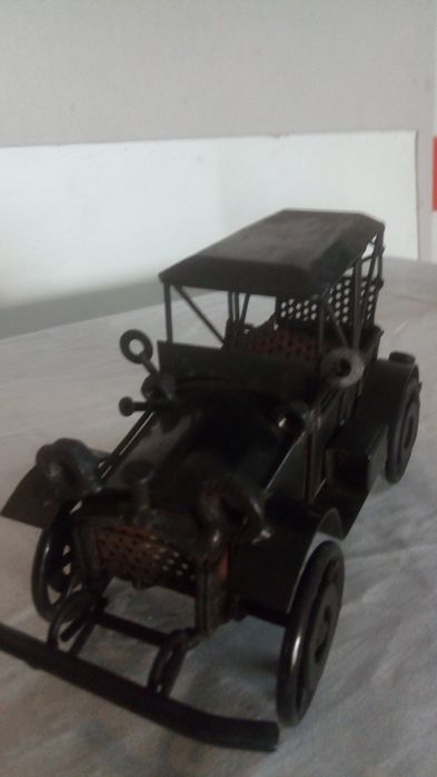 Rolls Royce modelo antigo feito a mão