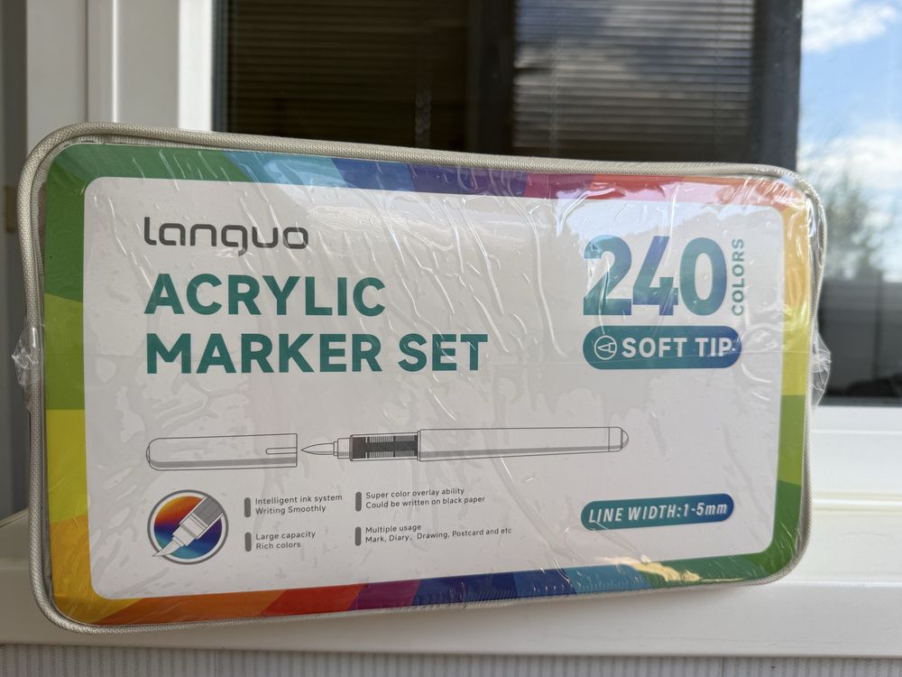 Запаковані маркери LANGUO 240 в пеналі