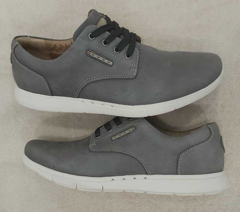 Кросівки     Clarks