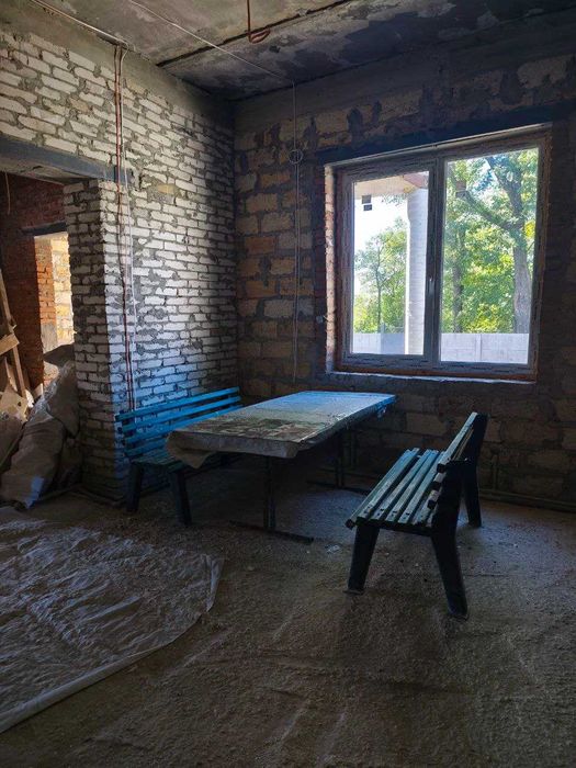 Продам двоповерховий будинок в коттеджному містечку.