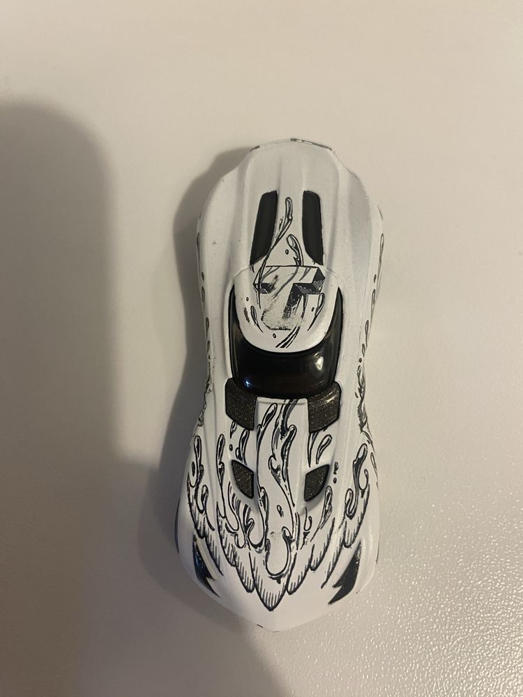 Auto hot wheels potwór