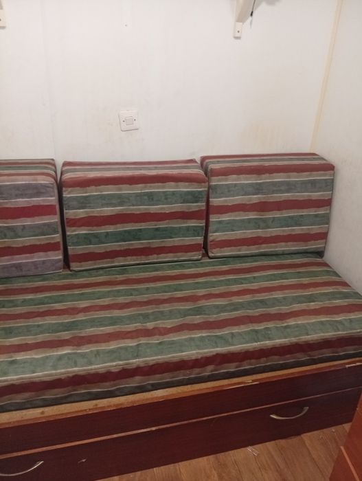 Sofá cama  as capas tira se