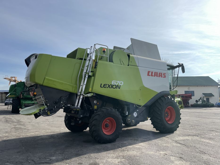 Комбайн CLAAS LEXION 670 2011 Vario750
