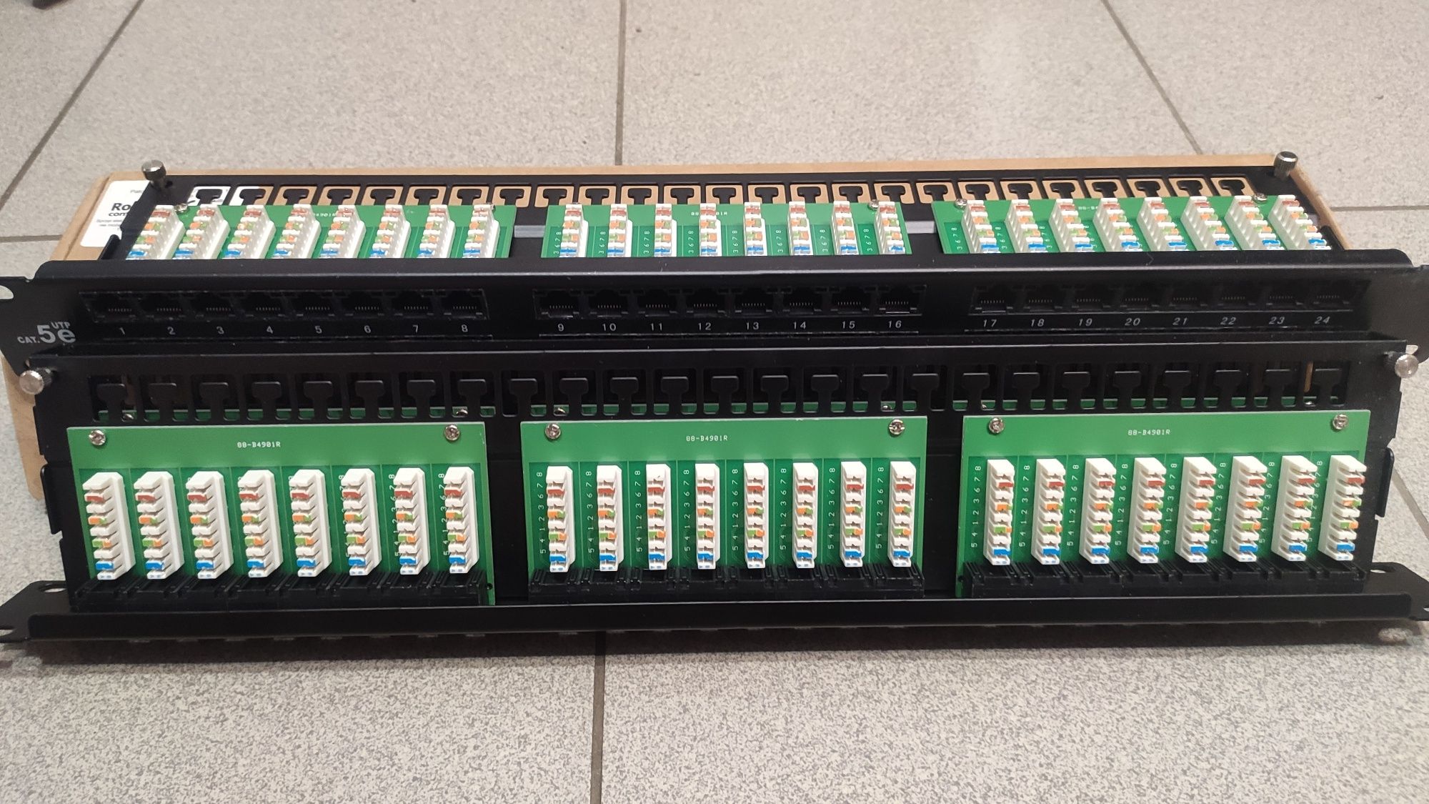 Patch panel 48 19", 5e UTP, 2szt.
