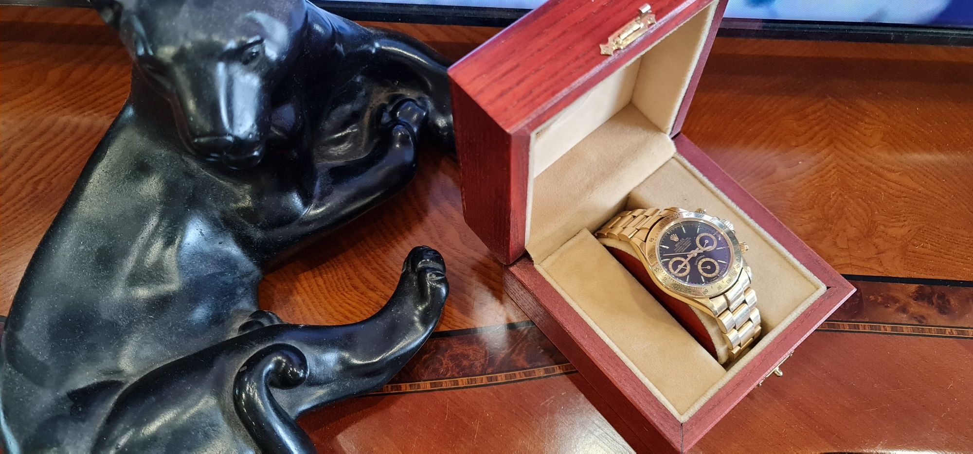 Продам золотые часы Rolex Daytona, 750 проба на браслете.