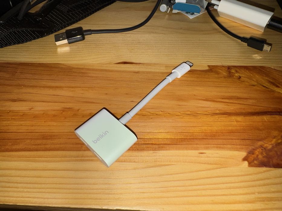 Адаптер Belkin RockStar Lightning - Lightning Audio + Charge White