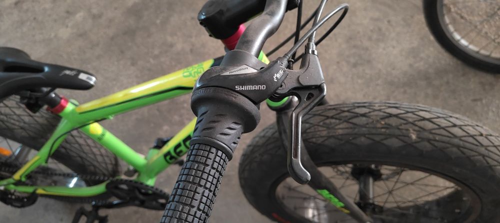 Bicicleta completamente nova