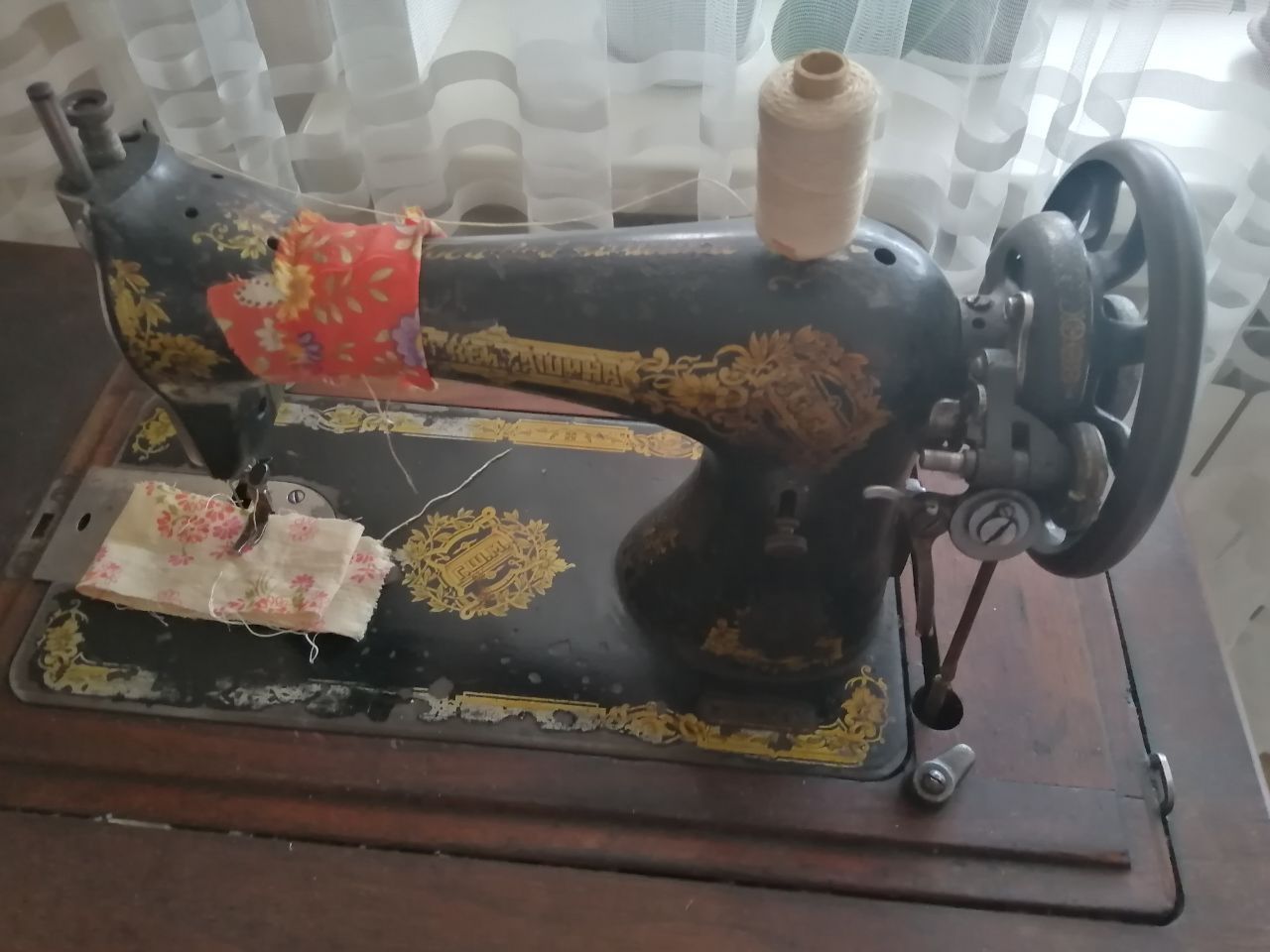 Швейная машинка Зингер с ножным приводом