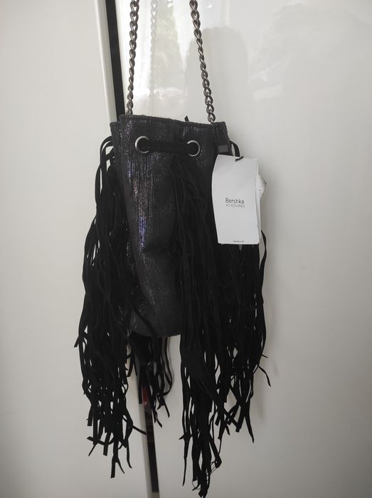 Nowa torebka typu worek Bershka frędzle z frędzlami mieniąca na długim