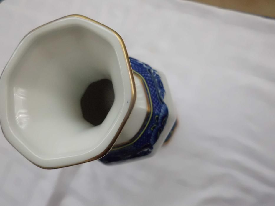 vendo jarra de porcelana bem decorada com 0.23cm alt.