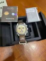 Omega x Swatch SO33T100 Saturn: Must-have dla Kosmików