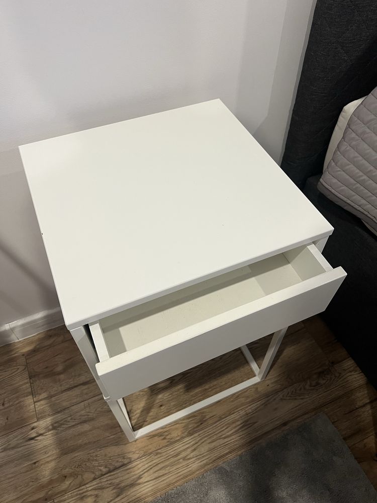 Biala szafka nocna Ikea