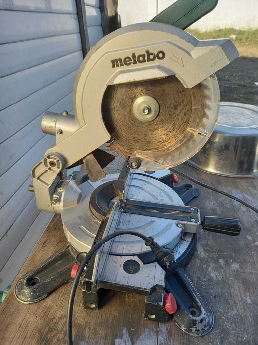 Maquina para cortar madeira meia esquadria METABO