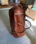 Mala Vintage em couro com rodinhas