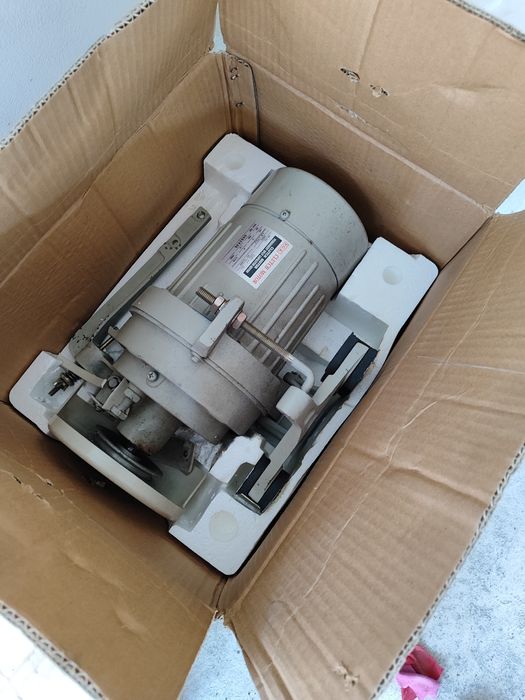 Vendo 2 motores de maquinas de costura.