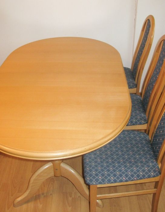 Drewniany, rozkładany stół z 6 krzesłami