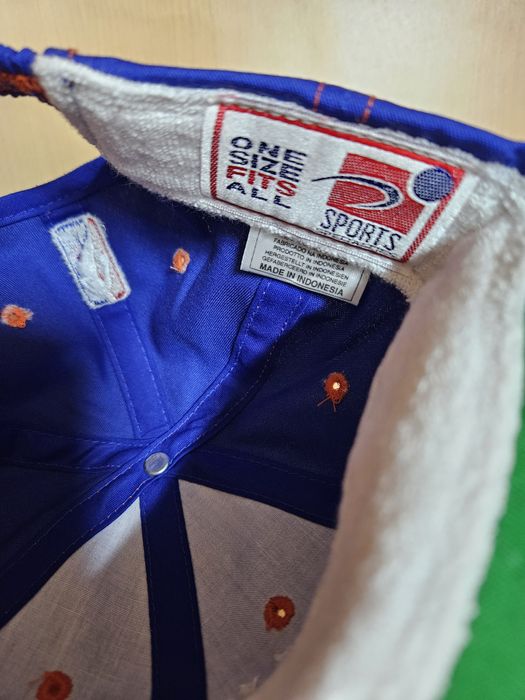 CzapkaCzapka z daszkiem dla dzieci NBA vintage New York Knicks