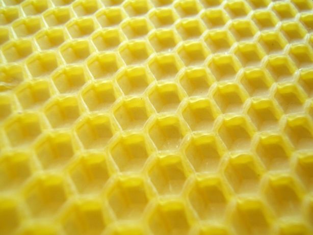Węza pszczela, nowa technologia oczyszczania wosku z dodatków