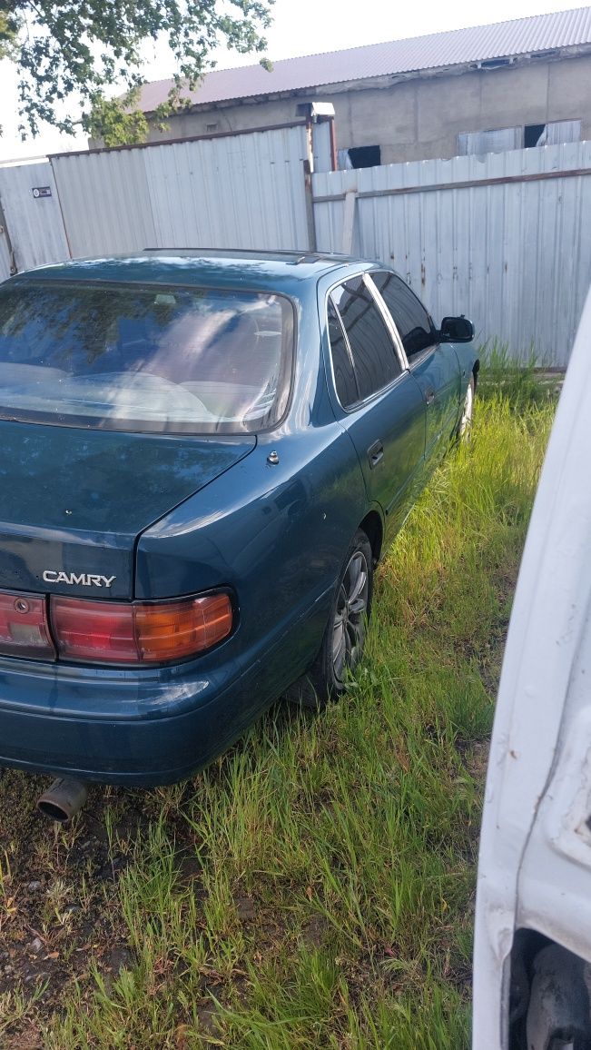 TOYOTA CAMRY 10 капот.