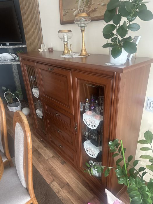 Sprzedam kredens w stanie idealnym