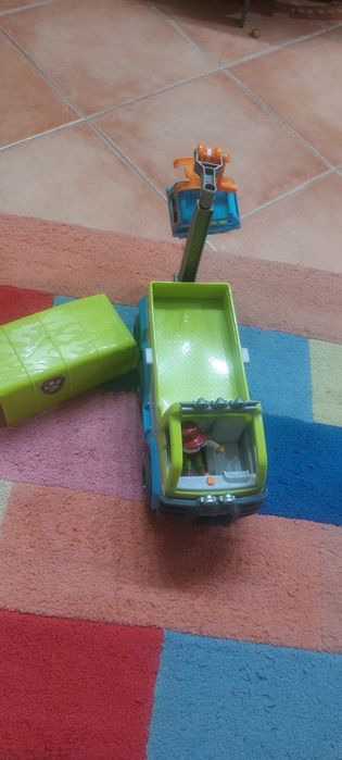 Carro médio do deserto patrulha pata