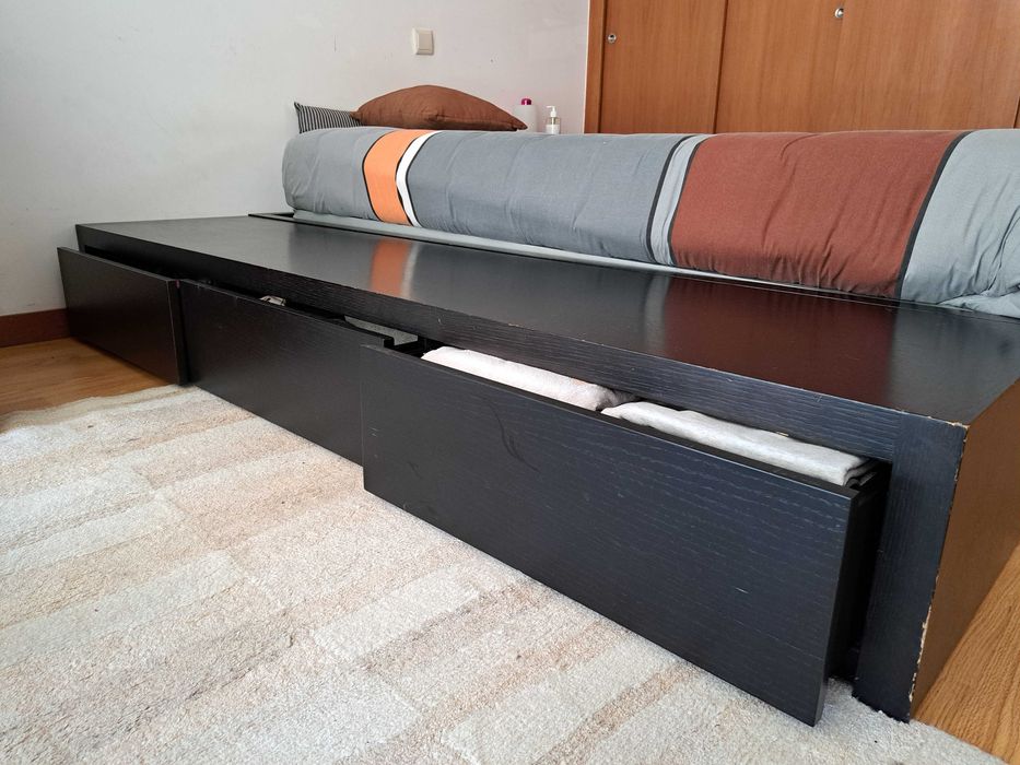 Mobília de quarto em madeira, cor preta