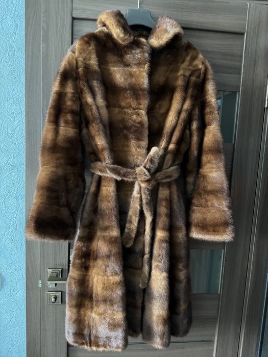 Шуба норковая размер L.