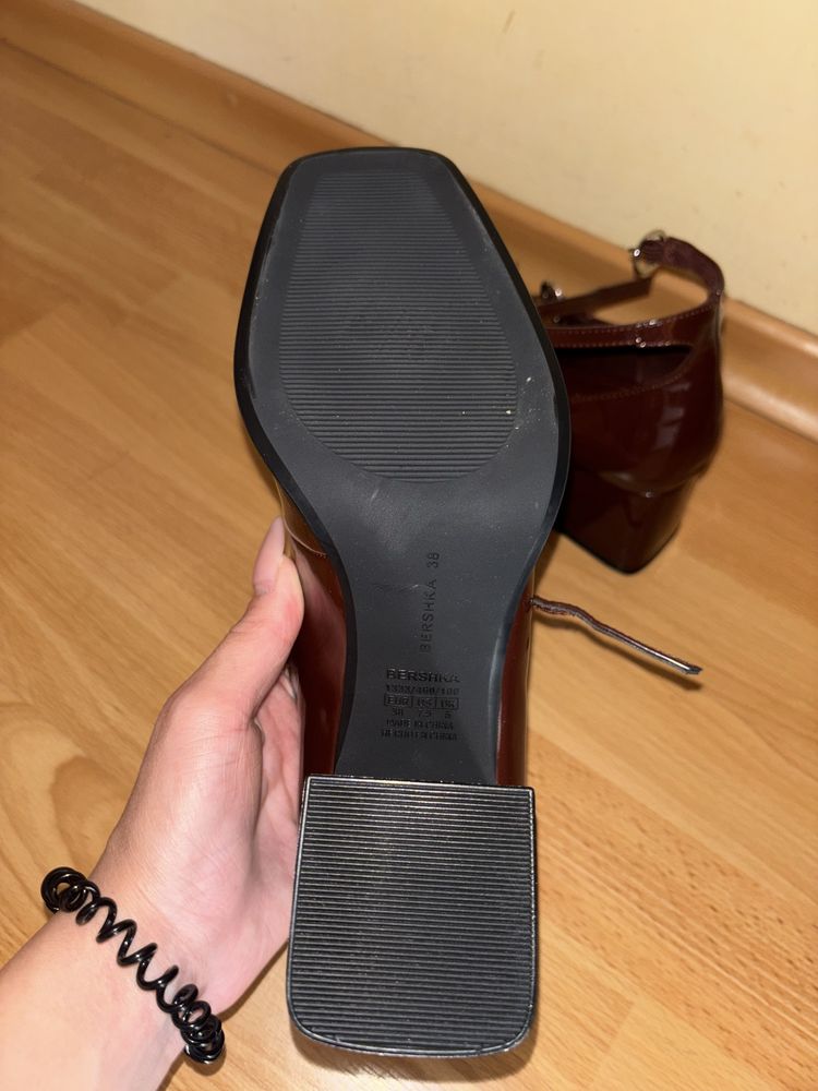 бордові туфельки  bershka