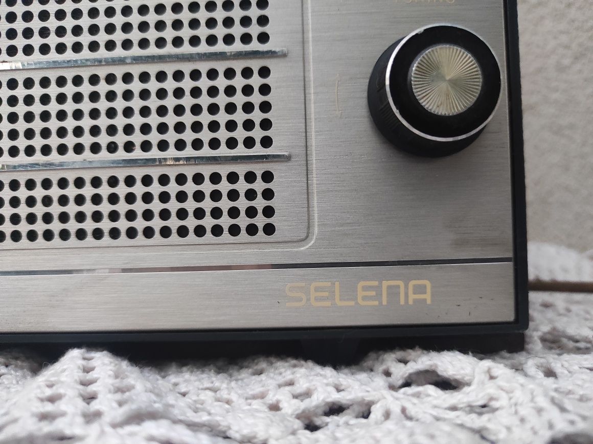 Stare radio Selena B12