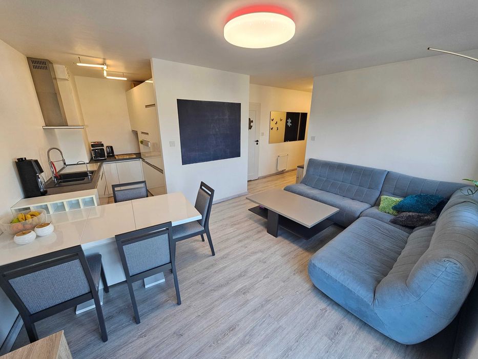 Wynajmę mieszkanie 3 pokojowe z miejscem postojowym